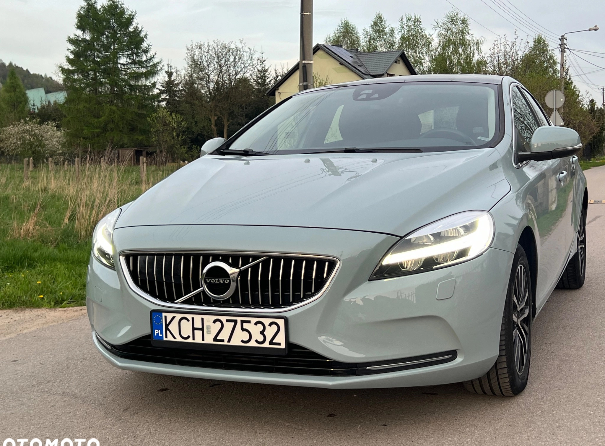 Volvo V40 cena 59900 przebieg: 165500, rok produkcji 2017 z Chrzanów małe 781